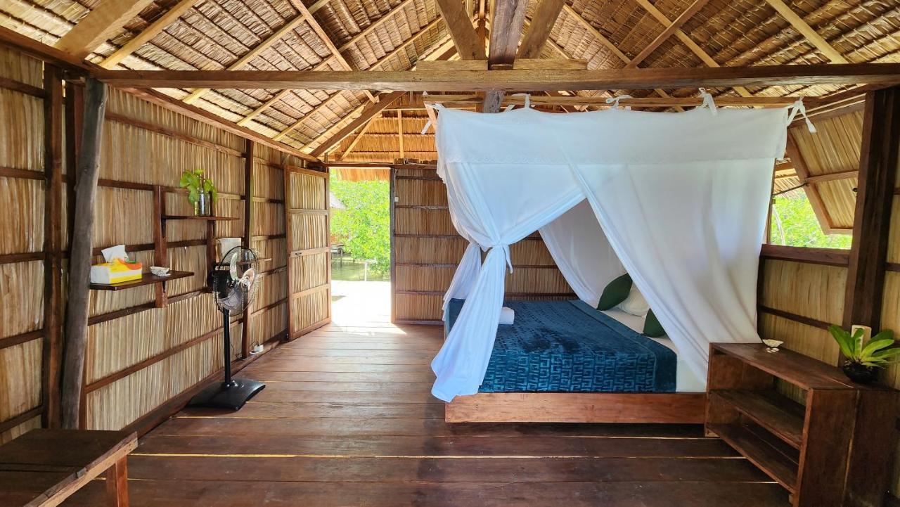 Mansuar Raja Ampat Bungalows Kri Ngoại thất bức ảnh